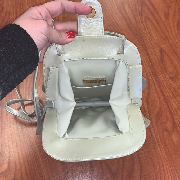 Vintage Stuart Weitzman Iridescent Cream Leather Shoulder Bag (gold studs) - Picture 5 of 7